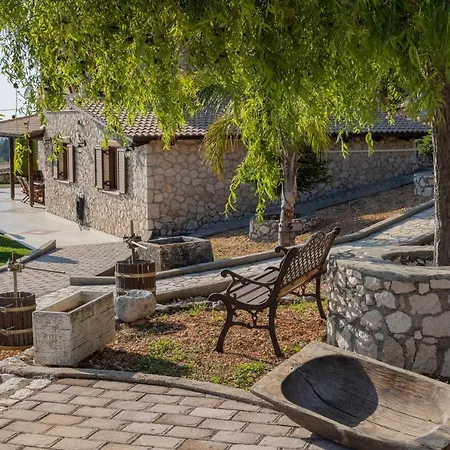 Piedra Villa *